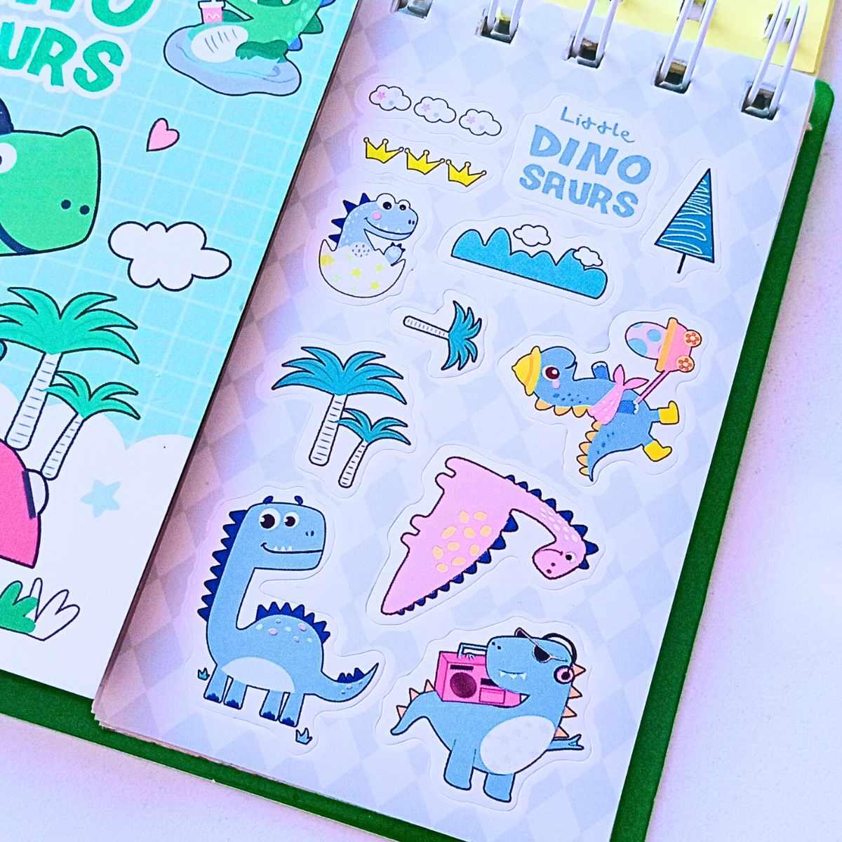 Libreta + sticrkers Dino - 60 hojas rayadas - 8 stickers - 12 lisas color