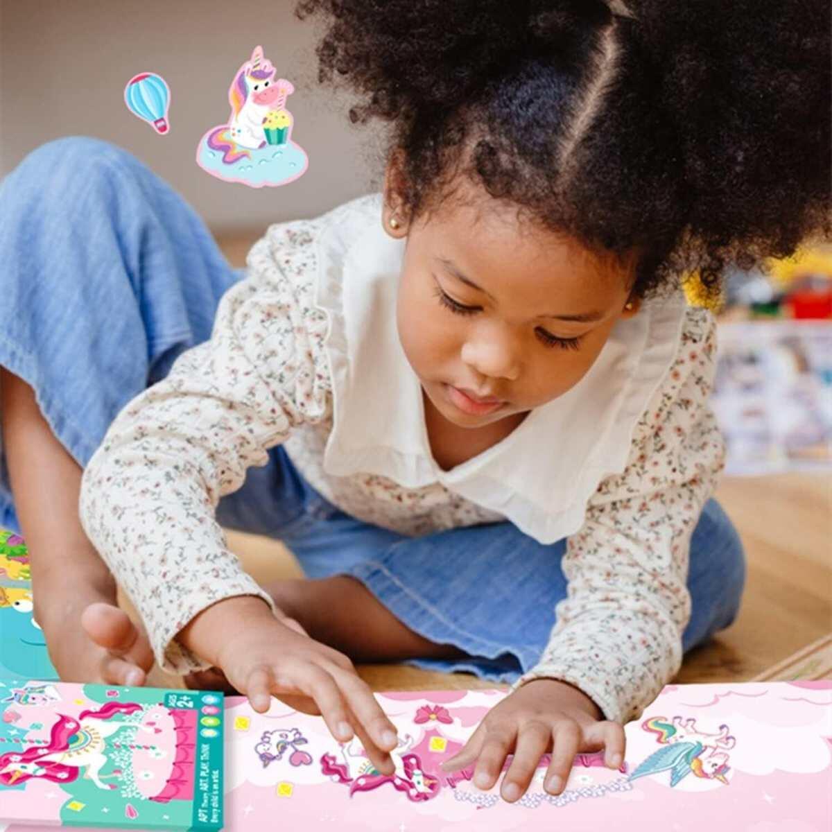 Album x 2 escenarios Unicornio + 4 planchas de Stickers x 25