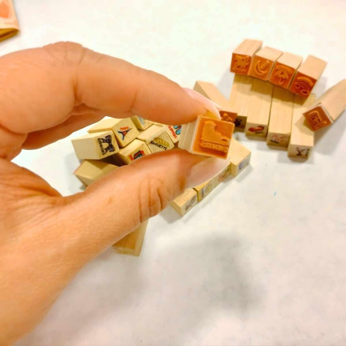 Juego de mini Sellos de madera x 25 diseños varios